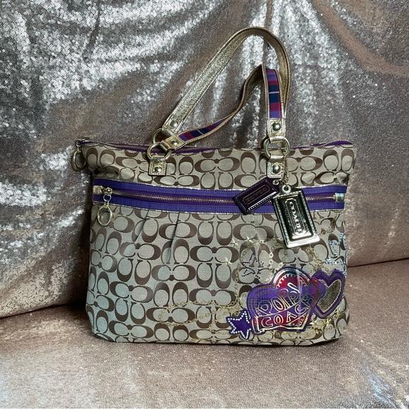 Coach Poppy - Picture 11 of 15